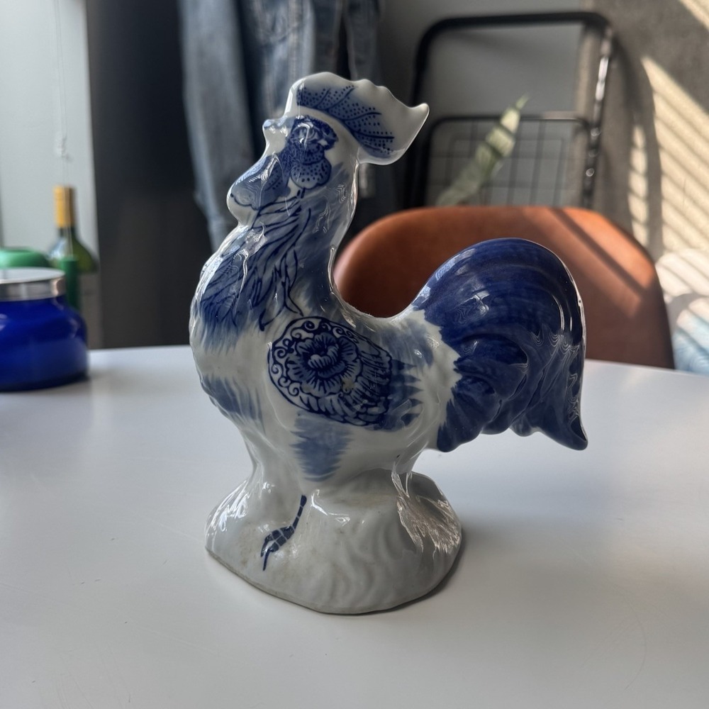 VTG Painted Delft Style Cobalt Blue & White Ceramic Rooster Chicken 6.75'